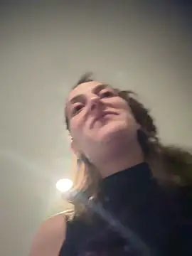 Snapshot of MrsSizzle chatting on 10/19/25, 08:15 MrsSizzle online show from 10/19/25, 08:15