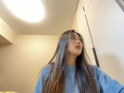 xena0501 online show from 12/04/25, 12:36