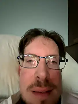 Snapshot of JJG327 chatting on 10/28/25, 12:41 JJG327 online show from 10/28/25, 12:41