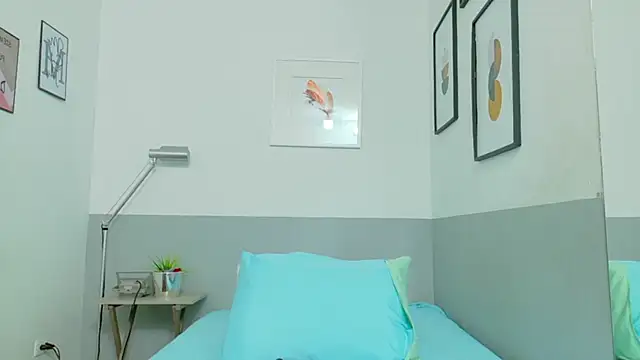 cutepetitee online show from 10/16/25, 07:59