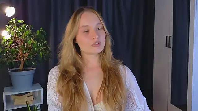 lisa schiele online show from 09/21/25, 07:59