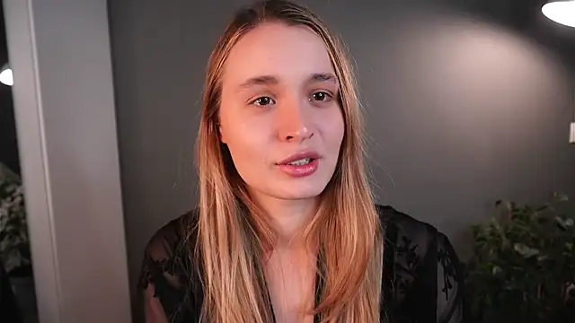 lisa schiele online show from 11/26/25, 08:10