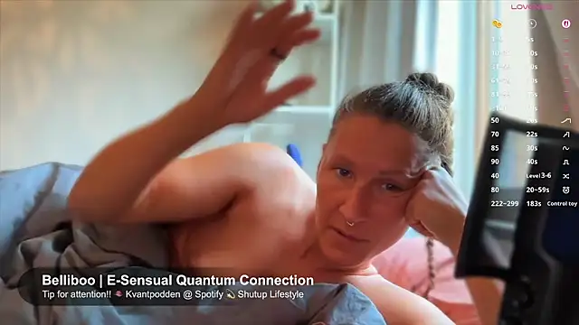 Snapshot of SwingWingWomanSweden chatting on 09/12/25, 06:35 SwingWingWomanSweden online show from 09/12/25, 06:35