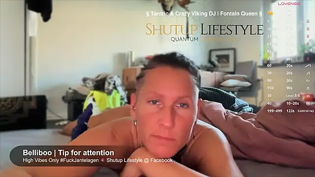 Snapshot of SwingWingWomanSweden chatting on 09/27/25, 06:18 SwingWingWomanSweden online show from 09/27/25, 06:18