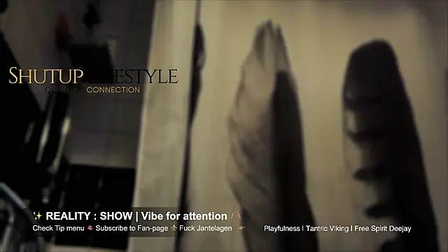 Snapshot of SwingWingWomanSweden chatting on 12/17/25, 09:43 SwingWingWomanSweden online show from 12/17/25, 09:43