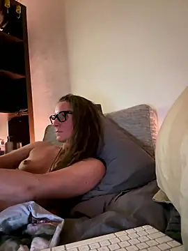 Snapshot of SwingWingWomanSweden chatting on 01/12/26, 09:42 SwingWingWomanSweden online show from 01/12/26, 09:42