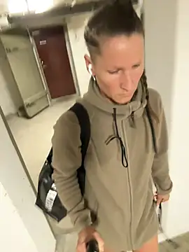 Snapshot of SwingWingWomanSweden chatting on 03/20/26, 09:03 SwingWingWomanSweden online show from 03/20/26, 09:03