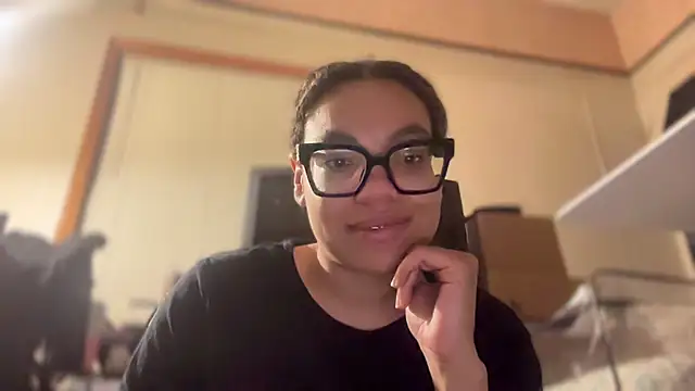Snapshot of zahrabliss chatting on 05/08/26, 12:49 zahrabliss online show from 05/08/26, 12:49