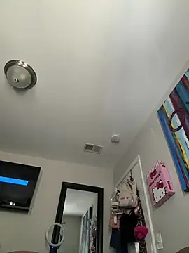 zanaaluvv online show from 09/15/25, 12:49