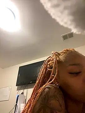 zanaaluvv online show from 09/26/25, 01:53