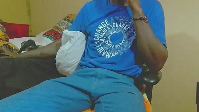 EYEzIAM online show from 04/19/26, 04:01