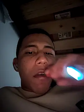 Snapshot of Davig4 chatting on 09/17/25, 10:44 Davig4 online show from 09/17/25, 10:44