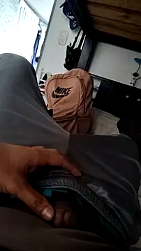 Snapshot of Davig4 chatting on 09/19/25, 10:32 Davig4 online show from 09/19/25, 10:32