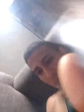 Snapshot of Davig4 chatting on 10/11/25, 12:58 Davig4 online show from 10/11/25, 12:58