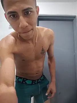 Snapshot of Davig4 chatting on 10/16/25, 02:56 Davig4 online show from 10/16/25, 02:56