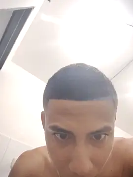 Snapshot of Davig4 chatting on 10/25/25, 03:29 Davig4 online show from 10/25/25, 03:29