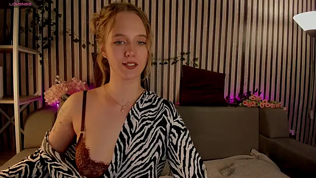 Snapshot of Casey_Sweeet chatting on 06/04/26, 09:26 Casey Sweeet online show from 06/04/26, 09:26