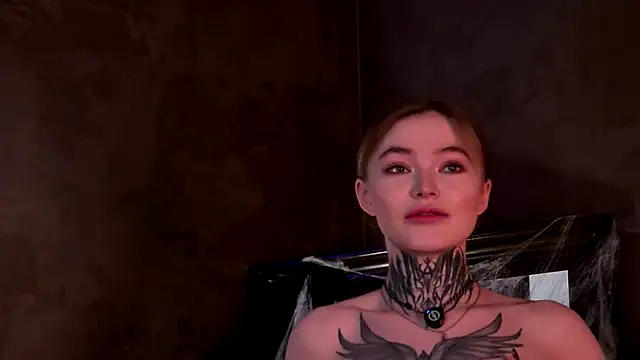 Snapshot of AriWild chatting on 11/01/25, 04:03 AriWild online show from 11/01/25, 04:03