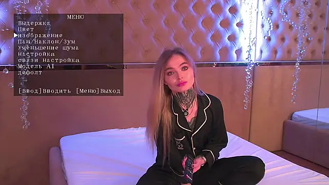 Snapshot of AriWild chatting on 11/09/25, 04:33 AriWild online show from 11/09/25, 04:33