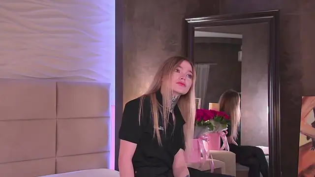 Snapshot of AriWild chatting on 11/21/25, 04:22 AriWild online show from 11/21/25, 04:22