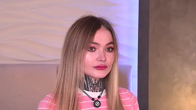 Snapshot of AriWild chatting on 12/03/25, 04:20 AriWild online show from 12/03/25, 04:20