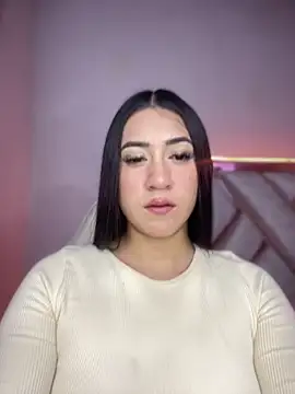 isabela l online show from 09/13/25, 11:15