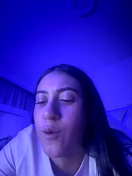 isabela l online show from 12/02/25, 01:11