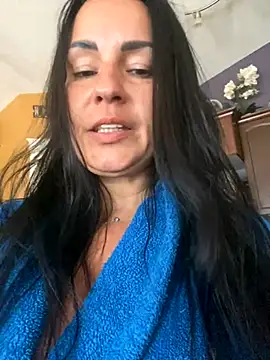 Snapshot of starsaligned chatting on 09/25/25, 10:35 starsaligned online show from 09/25/25, 10:35