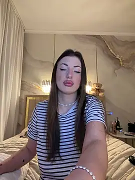 Snapshot of TiffaNoel chatting on 12/22/25, 04:04 TiffaNoel online show from 12/22/25, 04:04