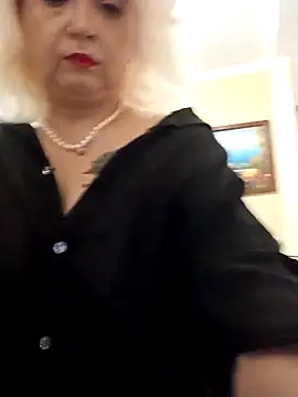 Snapshot of SquirtMilf00 chatting on 03/03/25, 01:31 SquirtMilf00 online show from 03/03/25, 01:31