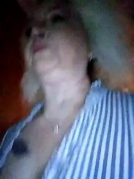 Snapshot of SquirtMilf00 chatting on 03/07/25, 01:20 SquirtMilf00 online show from 03/07/25, 01:20