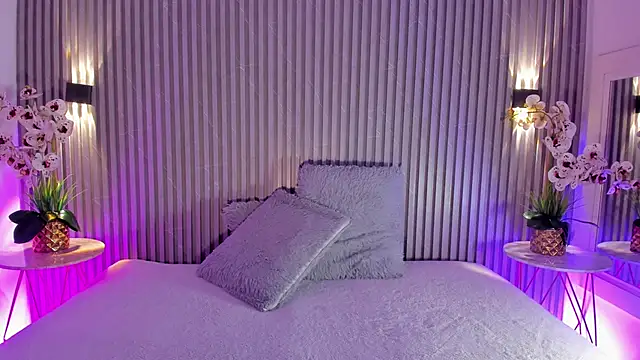 SOPHICOLLINS online show from 04/21/26, 11:05