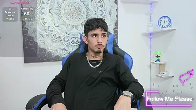 nextboywell1 online show from 04/17/26, 03:53