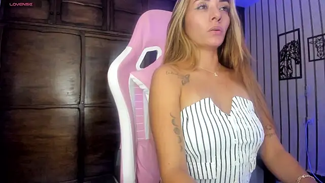 Luisa Red online show from 04/15/26, 02:29