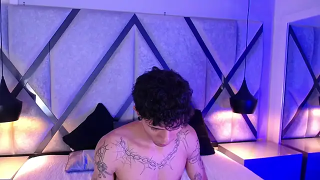 Enzo Hunter online show from 10/18/25, 04:37