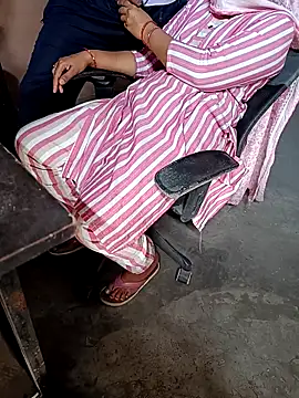 SIMRANSONU26 online show from 04/15/26, 07:48