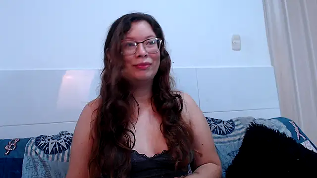 Snapshot of zoewhite2 chatting on 12/01/25, 02:11 zoewhite2 online show from 12/01/25, 02:11