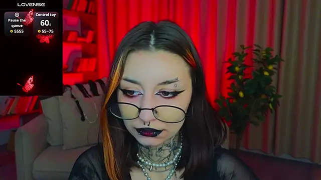 Snapshot of Mistress__Marcelline chatting on 04/25/26, 01:52 Mistress Marcelline online show from 04/25/26, 01:52