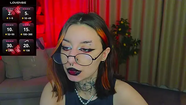Snapshot of Mistress__Marcelline chatting on 04/27/26, 02:09 Mistress Marcelline online show from 04/27/26, 02:09