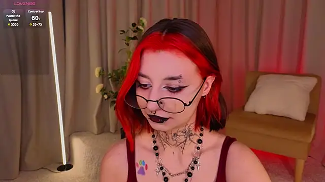 Snapshot of Mistress__Marcelline chatting on 05/08/26, 02:28 Mistress Marcelline online show from 05/08/26, 02:28