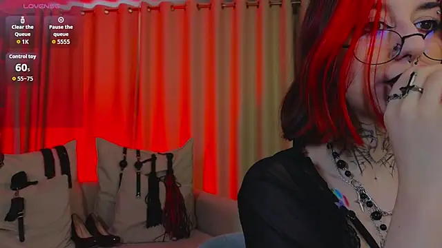 Snapshot of Mistress__Marcelline chatting on 05/09/26, 02:17 Mistress Marcelline online show from 05/09/26, 02:17