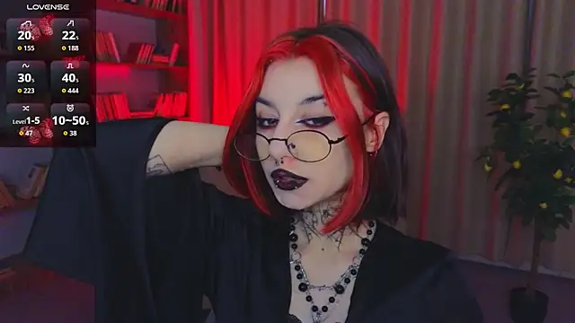 Snapshot of Mistress__Marcelline chatting on 05/15/26, 01:45 Mistress Marcelline online show from 05/15/26, 01:45