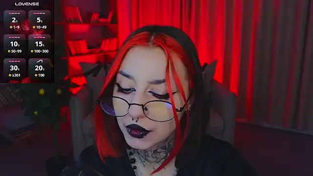 Snapshot of Mistress__Marcelline chatting on 05/19/26, 01:56 Mistress Marcelline online show from 05/19/26, 01:56