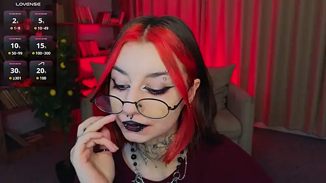 Snapshot of Mistress__Marcelline chatting on 05/21/26, 01:56 Mistress Marcelline online show from 05/21/26, 01:56