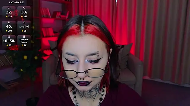 Snapshot of Mistress__Marcelline chatting on 05/22/26, 01:57 Mistress Marcelline online show from 05/22/26, 01:57