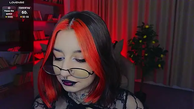 Snapshot of Mistress__Marcelline chatting on 05/25/26, 01:44 Mistress Marcelline online show from 05/25/26, 01:44