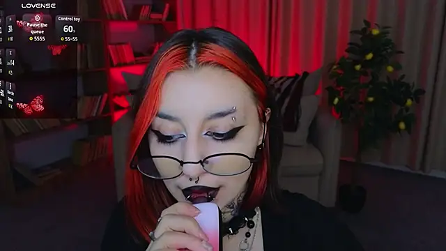 Snapshot of Mistress__Marcelline chatting on 05/28/26, 02:09 Mistress Marcelline online show from 05/28/26, 02:09