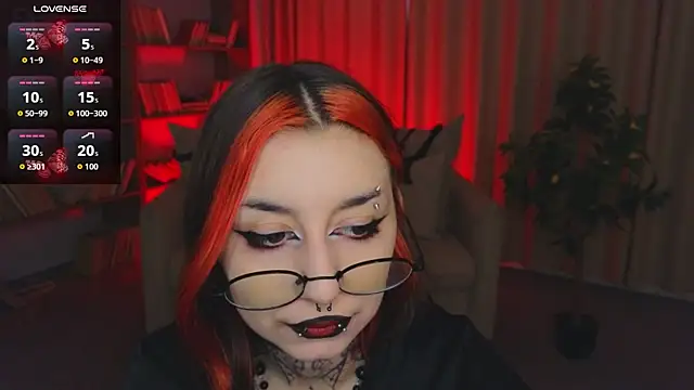 Snapshot of Mistress__Marcelline chatting on 06/04/26, 01:44 Mistress Marcelline online show from 06/04/26, 01:44