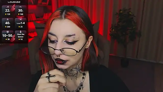 Snapshot of Mistress__Marcelline chatting on 06/05/26, 02:07 Mistress Marcelline online show from 06/05/26, 02:07