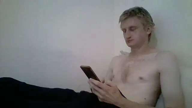 Snapshot of tcute0 chatting on 07/23/26, 04:43 tcute0 online show from 07/23/26, 04:43